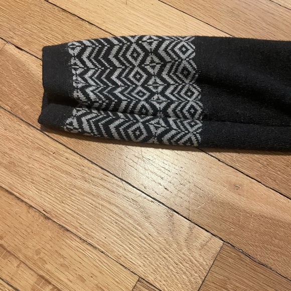Aspen Dark Gray Patterned Women's Sweater XS - Picture 3 of 9